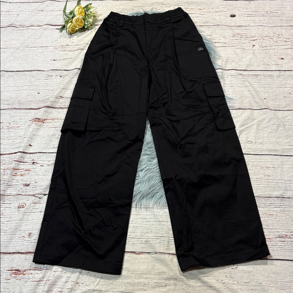 Alo Yoga Black High-Waist Night Out Cargo Trousers - Picture 2 of 9